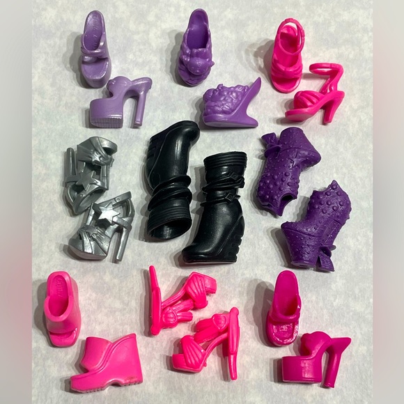 9 fancy Barbie & fashion doll heels & slippers excellent condition - Picture 1 of 10